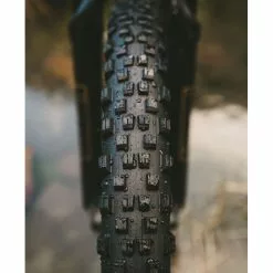 Goodyear Newton MTF Downhill Tubeless Complete Tyre -Vitus Salgsbutik Goodyear Newton Downhill Tubeless Front MTB Tyre Black 2 5 Tyres Black GR 015 64 584 V005 R 4